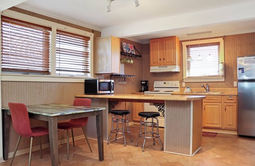Port St. Joe House | ☀️2BR-Pet Friendly-1 Block from Beach-Off The Hook☀️
