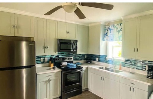 Aransas Pass Cottage | 2BR Private Cottage, Free Parking & WiFi, Pets OK