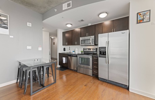 Midtown Condo | 2BR Relaxing High-Rise ATL Condo -King Bed & Free Parking! Balcony w/City View!