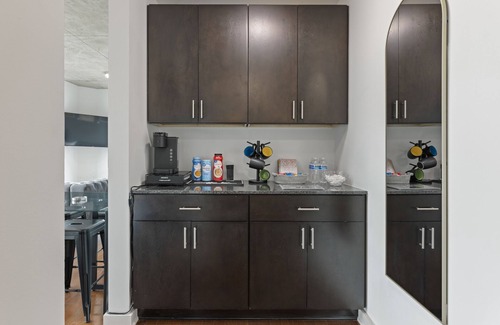 Midtown Condo | 2BR Relaxing High-Rise ATL Condo -King Bed & Free Parking! Balcony w/City View!
