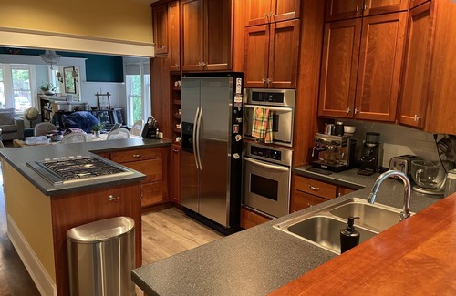 Sellwood-Moreland House | 2BR Renovated Craftsman in Historic Sellwood Neighborhood