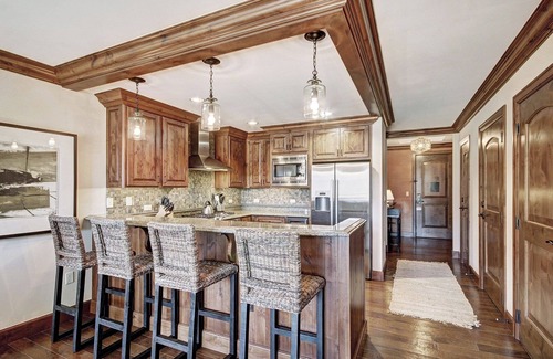 Vail Condo | 2BR Residence at the Ritz-Carlton with Valley View by RedAwning - Save 20% on 7+ Nights!