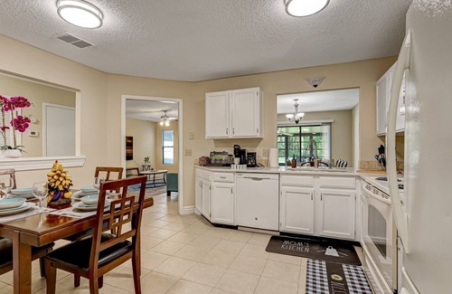 Southside House | 2BR Retreat 3BA Yard +Garage