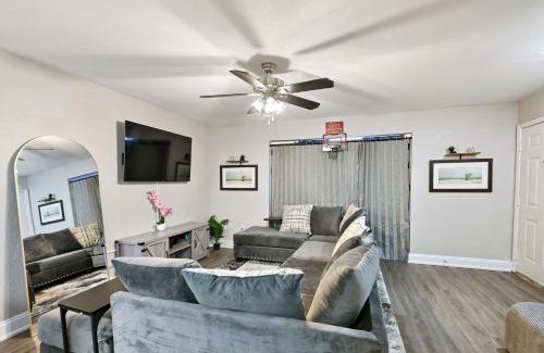 Baymeadows Apartment | 2BR Retreat Near Beach & JAX