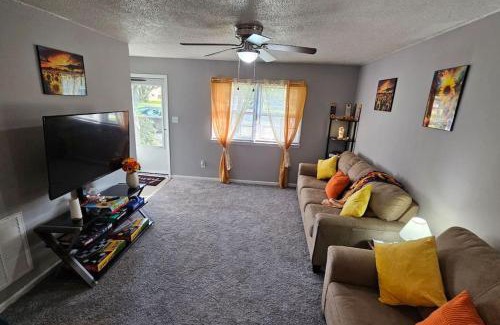 Greenville Apartment | 2BR Retreat sleeps 5 near ECU Stadium and Hospital