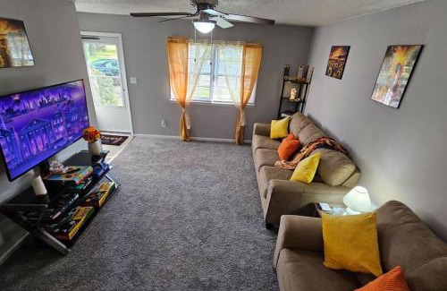 Greenville Apartment | 2BR Retreat sleeps 5 near ECU Stadium and Hospital