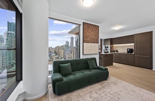 Coal Harbour Condo | 2BR: Sauna, 24/7 Gym, Parking, w/Gaggenau & Aesop