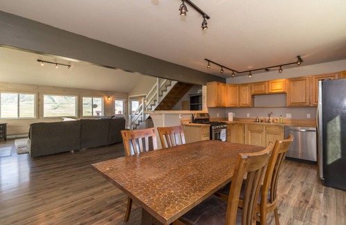 Crested Butte House | 2BR Scenic Crested Butte Getaway- Breathtaking Views, Large Deck, Dogs Welcome