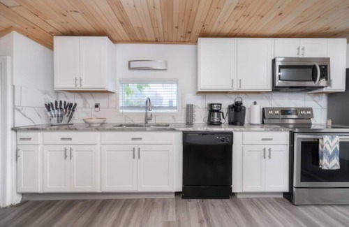 West Irondequoit House | 2BR Shoreside Retreat w/Beach Access & Interiors