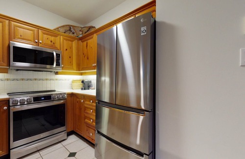Upper Village Condo | 2BR Ski In/Ski Out Condo | Hot Tub | Free Parking