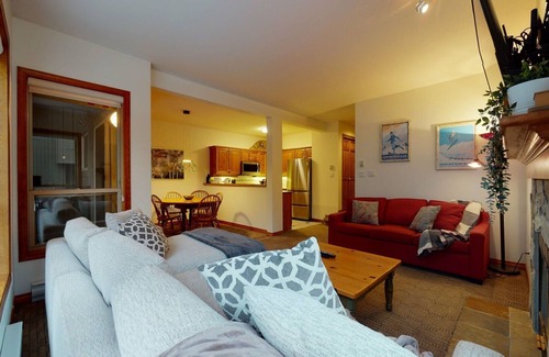 Upper Village Condo | 2BR Ski In/Ski Out Condo | Hot Tub | Free Parking