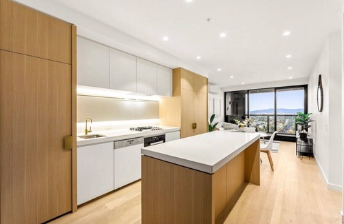 Box Hill Apartment | 2BR skyview BoxHill center