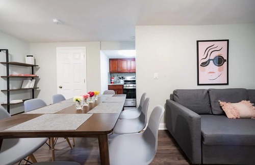West New York Apartment | 2BR sleep 6 with BACKYARD 20min from Manhattan