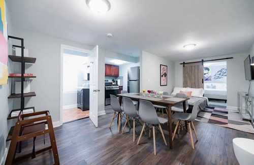 West New York Apartment | 2BR sleep 6 with BACKYARD 20min from Manhattan