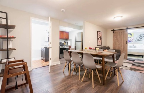 West New York Apartment | 2BR sleep 6 with BACKYARD 20min from Manhattan