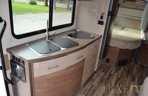 Chatsworth House | 2BR/sleeps6 - Los Angeles