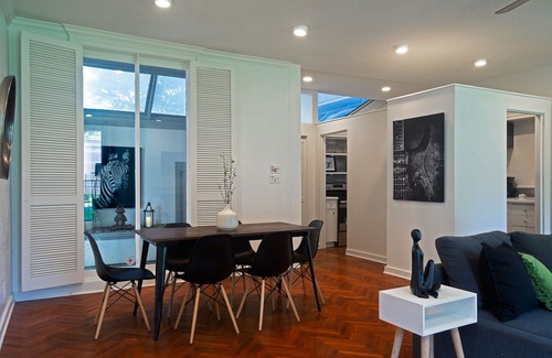 Neartown House | ✨2BR Stunning Montrose Space! ✨ A Foodie's Dream Loc ⭐️⭐️⭐️⭐️⭐️