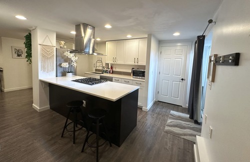 Lake Forest Park Apartment | 2BR Suite in a Charming Home by Lake Washington! Walk to town center.