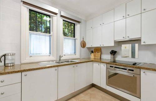 Alexandria Apartment | 2BR Terrace on Leafy Tree-Lined Street