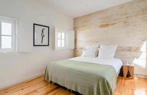 Misericordia Apartment | 2BR terrace w AC - Time Out Market | By Airnest