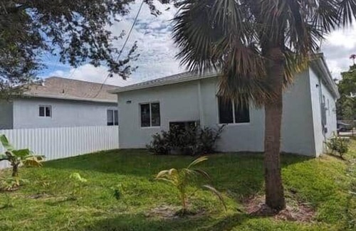 Downtown Fort Lauderdale House | 2BR Tropical Retreat Near Beach, Airport & Downtown