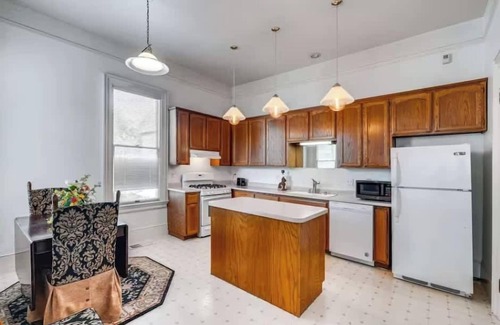 Alkali Flat House | 2BR Victorian Elegance near Downtown Sacramento!