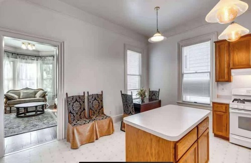 Alkali Flat House | 2BR Victorian Elegance near Downtown Sacramento!