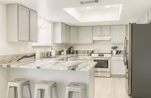 Lake Havasu City Villa | 2BR Villa Near Windsor Beach Hot Tub Oasis Boat/RV Parking w/Hookups