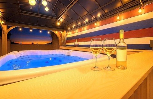 Lake Havasu City Villa | 2BR Villa Near Windsor Beach Hot Tub Oasis Boat/RV Parking w/Hookups