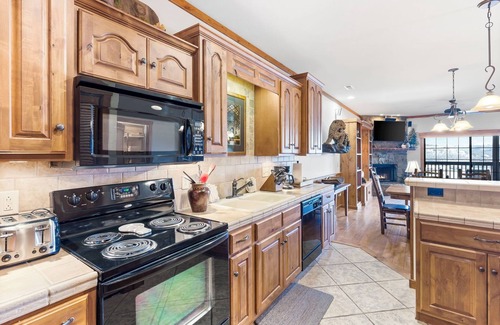 Indian Point Condo | 2BR Village At Indian Point 1607 near SDC - Free Tickets Daily up to $500