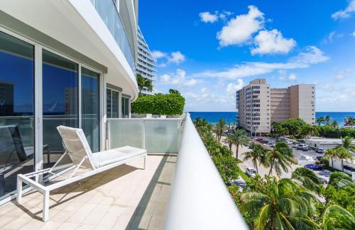 Central Beach Apartment | 2BR W Residence FLL, OCEAN VIEWS, Infinity pool, hot tub, large balcony, easy amentiy access