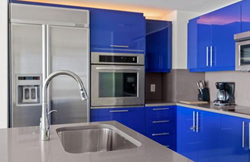 Central Beach Apartment | 2BR W Residence FLL, OCEAN VIEWS, Infinity pool, hot tub, large balcony, easy amentiy access