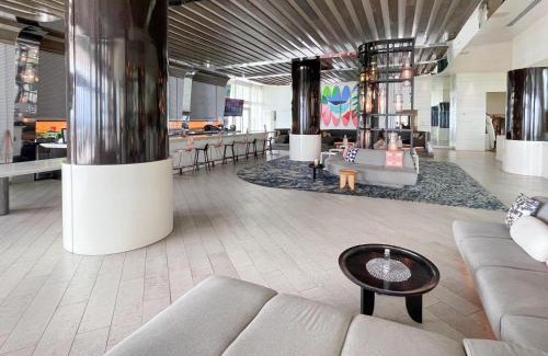Central Beach Apartment | 2BR W Residence FLL, OCEAN VIEWS, Infinity pool, hot tub, large balcony, easy amentiy access