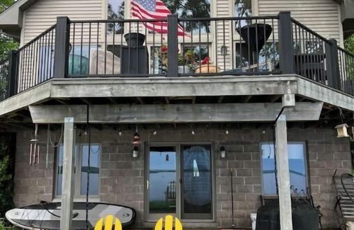 Chassell House | 2BR Waterfront Retreat on Portage Lake & DNR Trail