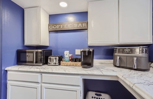 Scenic Heights Apartment | 2BR Wellness Retreat in Arvada | Cold Plunge