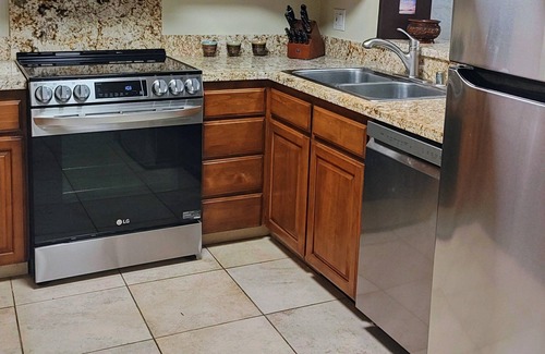 Kahaluu Bay Condo | 2br White Sands Village condo right at the beach