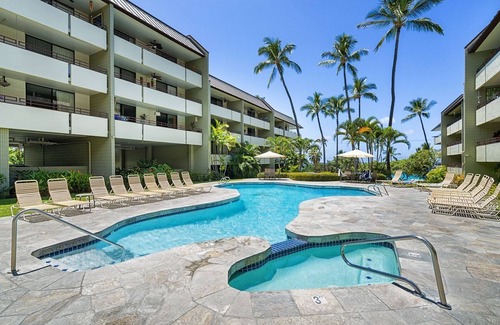 Kahaluu Bay Condo | 2br White Sands Village condo right at the beach