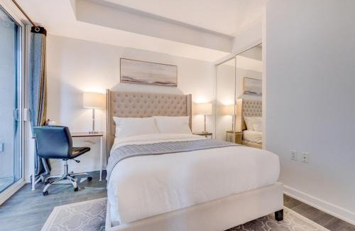 Bloor-Yorkville Apartment | 2BR Yorkville Condo - Self Check In & Free Parking