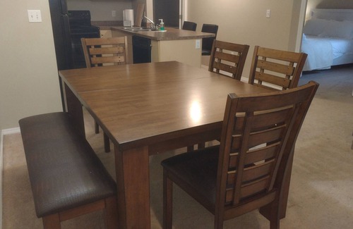 Stony Plain Condo | 2BR2Bath + Den Condo Near Westview w/ UG parking