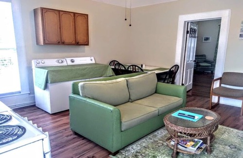 Brunswick Apartment | 2brCoastalColonialApt between Jekyll & St Simons Islands beaches& near Downtown!