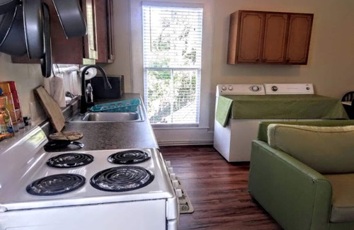 Brunswick Apartment | 2brCoastalColonialApt between Jekyll & St Simons Islands beaches& near Downtown!
