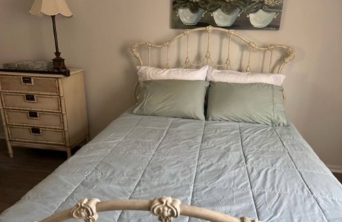 Bluffton House | 2brm 2bath Brick Bungalow 1450 sqft 15 mins to beach, walk to parks, restaurants