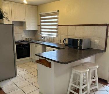 Die Hoewes Apartment | 2c - 4 No load shedding 2bed 2bath with garden