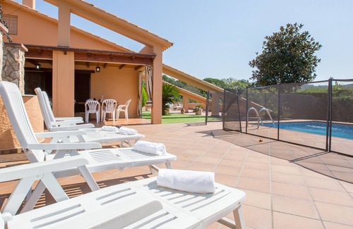 Puigventos Villa | 2CIP01-12pax - House with capacity for 12 people and private pool located in a quiet area