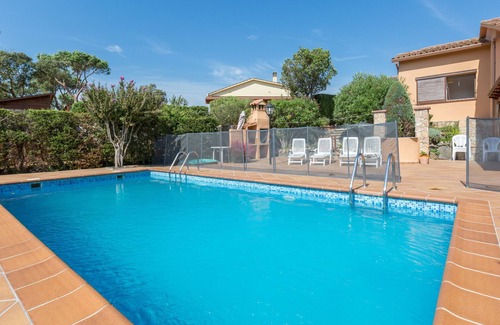 Puigventos Villa | 2CIP01-14pax - House with capacity for 14 people and private pool located in a quiet area