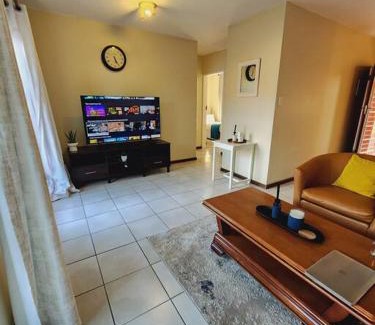 Die Hoewes Apartment | 2d - 50 No load shedding - 2 bedroom
