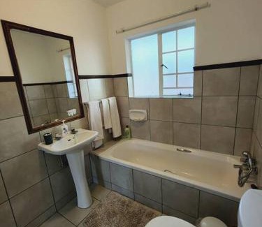 Die Hoewes Apartment | 2d - 50 No load shedding - 2 bedroom