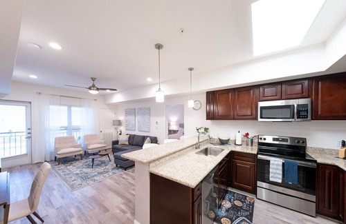 Katy House | 2G| Homely Private Condo| Charm in KAT & Marketplace|