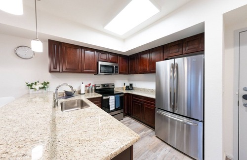 Katy House | 2G| Homely Private Condo| Charm in KAT & Marketplace|