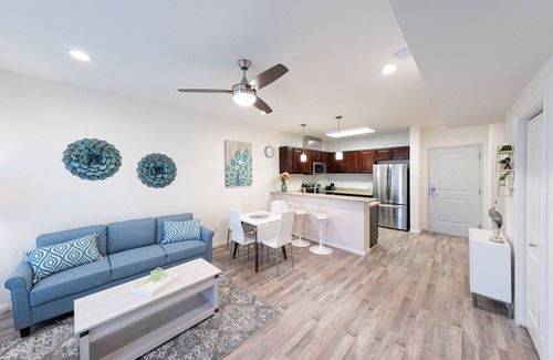 Katy Condo | 2H |*Holiday Special* Stylish, Gated Condo in Lifestyle Center Living|